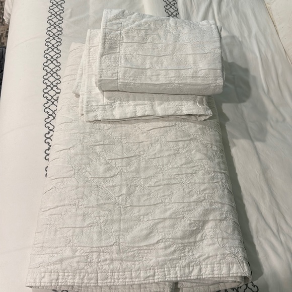 Peacock Alley Bedding Peacock Alley Kings Size Coverlet And